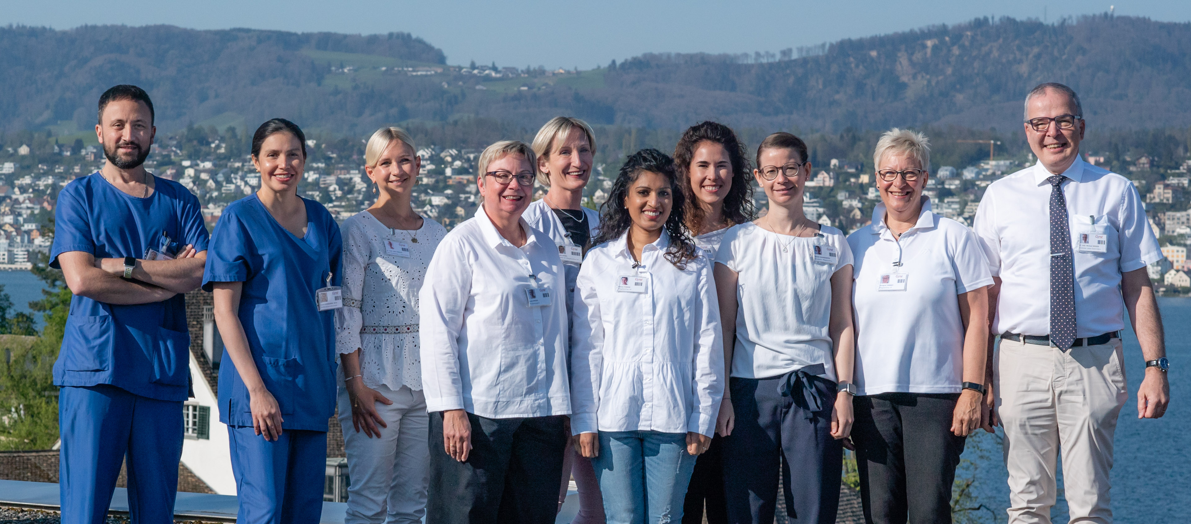Team Dr Singer on rooftop of practice building (2021) - click to enlarge